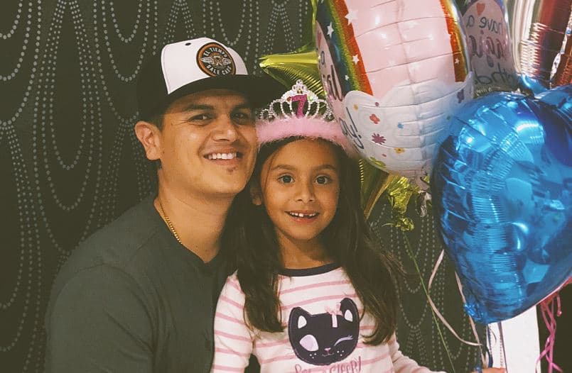 Régulo Caro y su pequeña hija Elizabeth