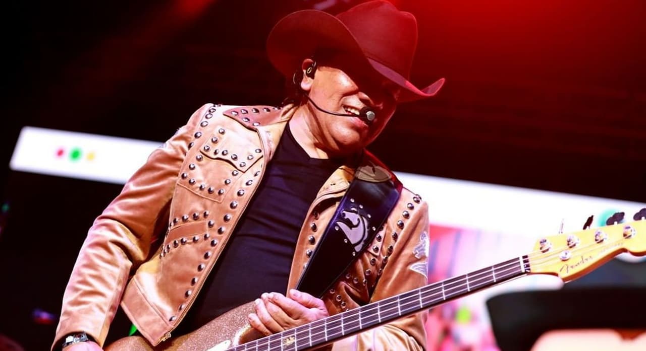 Lupe Esparza sacó los pasos prohibidos al son de la bachata de Romeo Santos