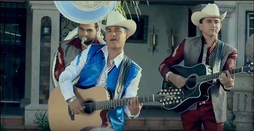 En el disco "El Karma" (2014) se incluyeron éxitos como "Te Metiste" y "El Toro Encartado", los cuales dieron protagonismo a Ariel Camacho y sus Plebes del Rancho en la escena del regional mexicano.
