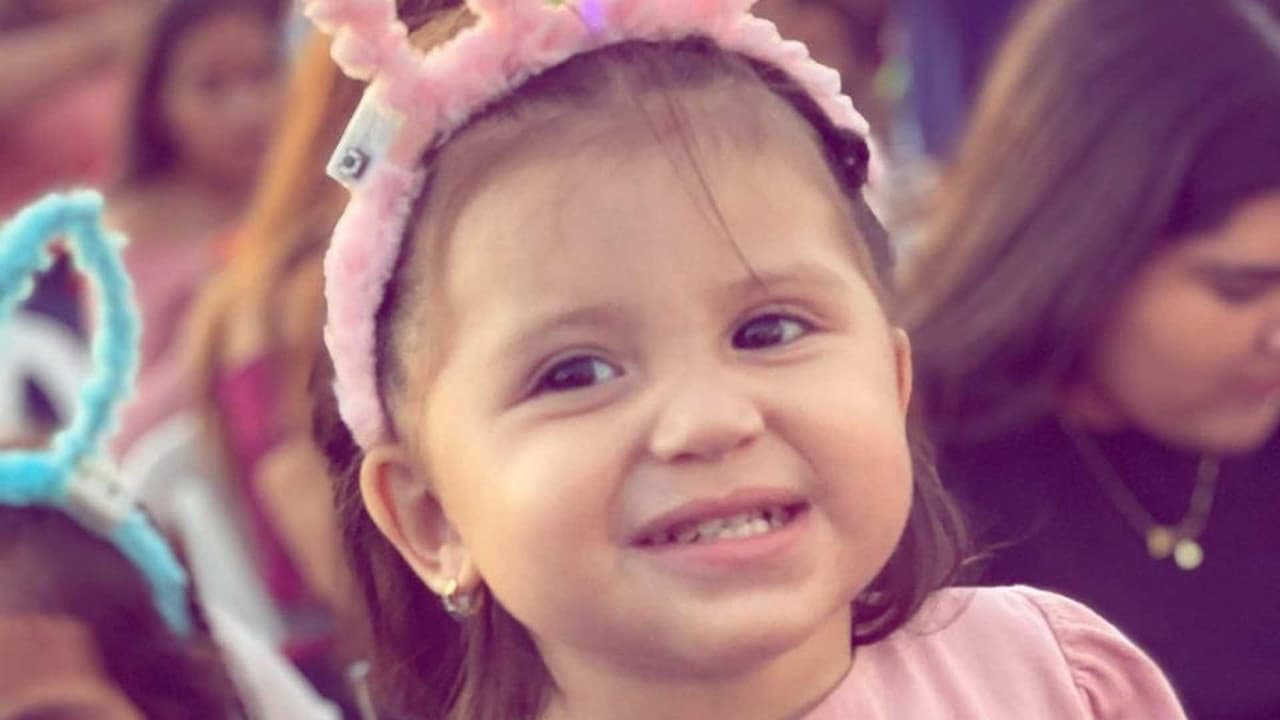 La hija de Edwin Luna canta junto a su papá 'Duérmete Mi Niño'