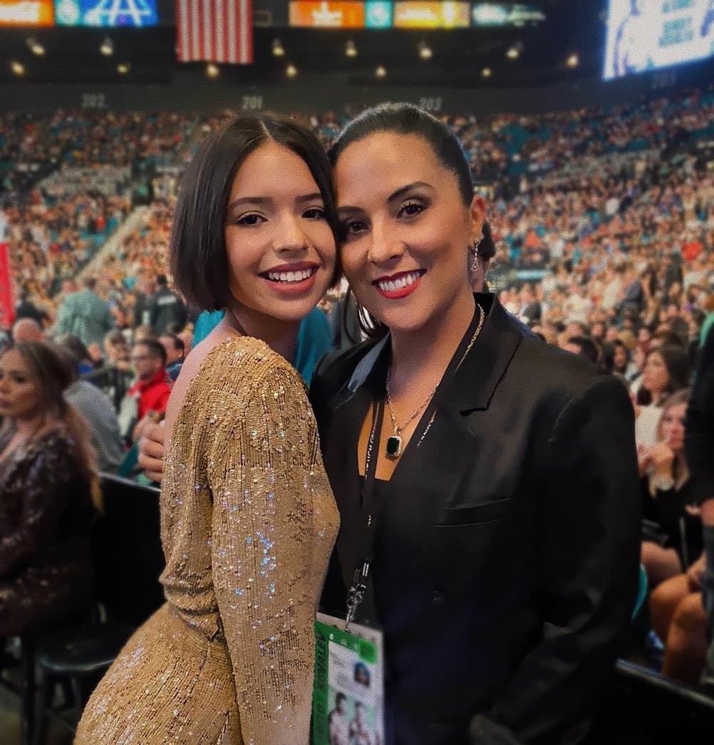 Aneliz Álvarez fue festejada por sus hijos, Ángela y Leonardo, y su esposo Pepe Aguilar