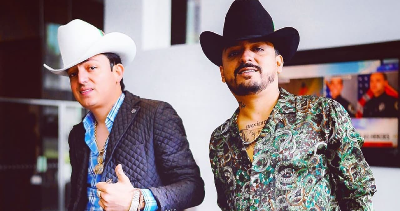 Los Dos Carnales conquistan Billboard con 'Se Me Soltó El Hocico'