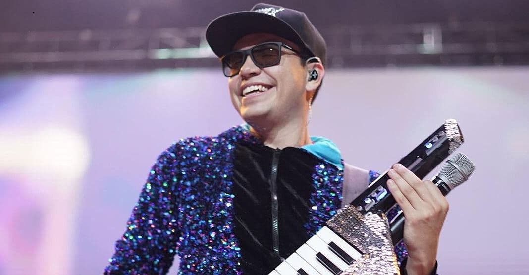 Raymix ofrece detalles de lo que viene en su nuevo disco