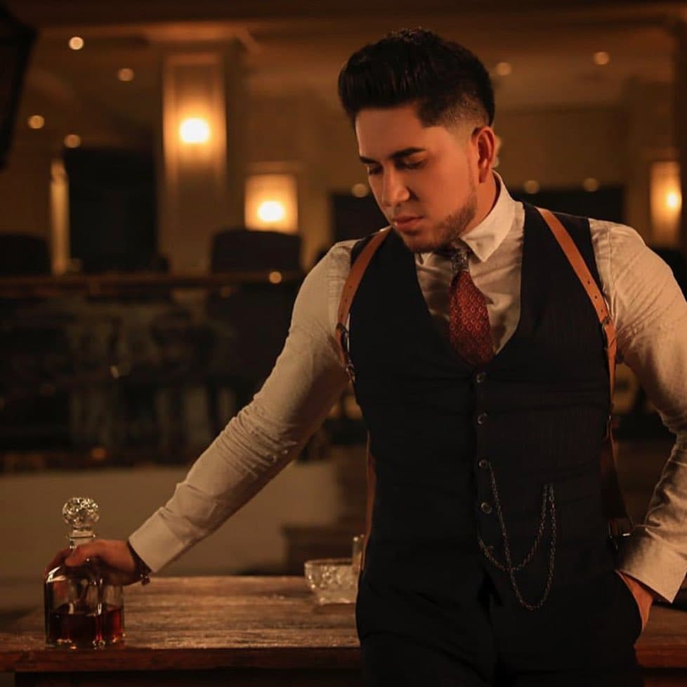 El cantante sinaloense estrenó en plataformas digitales y en YouTube el tema y video de "Que Te Duela Más Que A Mí".