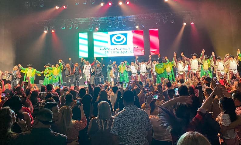 Su Majestad Mi Banda El Mexicano celebró sus 50 años en el Microsoft Theater