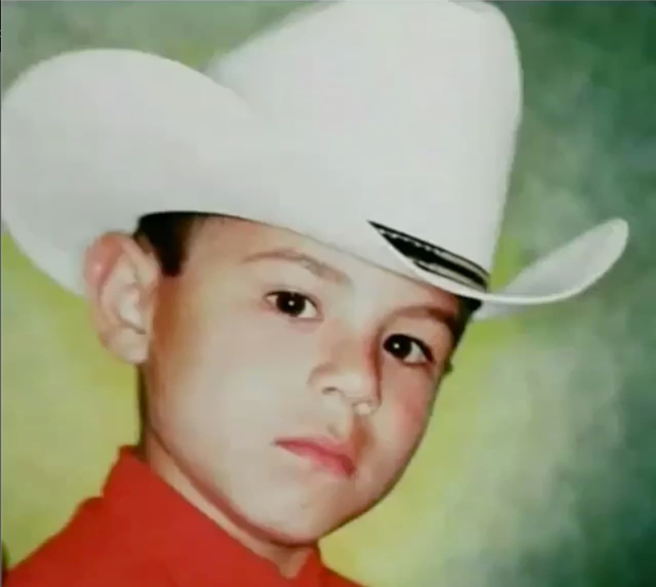 Alfredo Olivas, originario de Ciudad Obregón, Sonora, cautiva con sus composiciones y estilo de interpretación.
