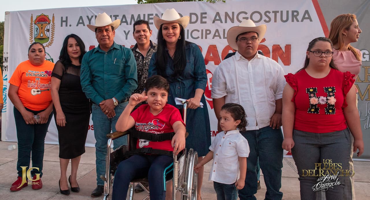 Los papás de Ariel Camacho estuvieron en la inauguración del parque.