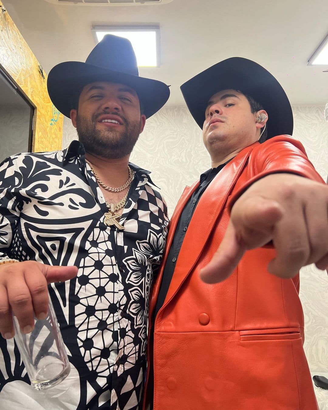 Luis R Conríquez y Alfredo Olivas alborotan a sus fans con anuncio de su esperado dueto