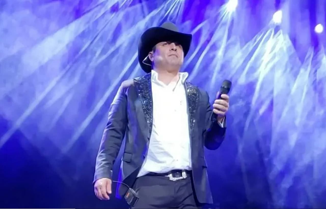 Julión Álvarez obtiene doble lleno total en Guadalajara