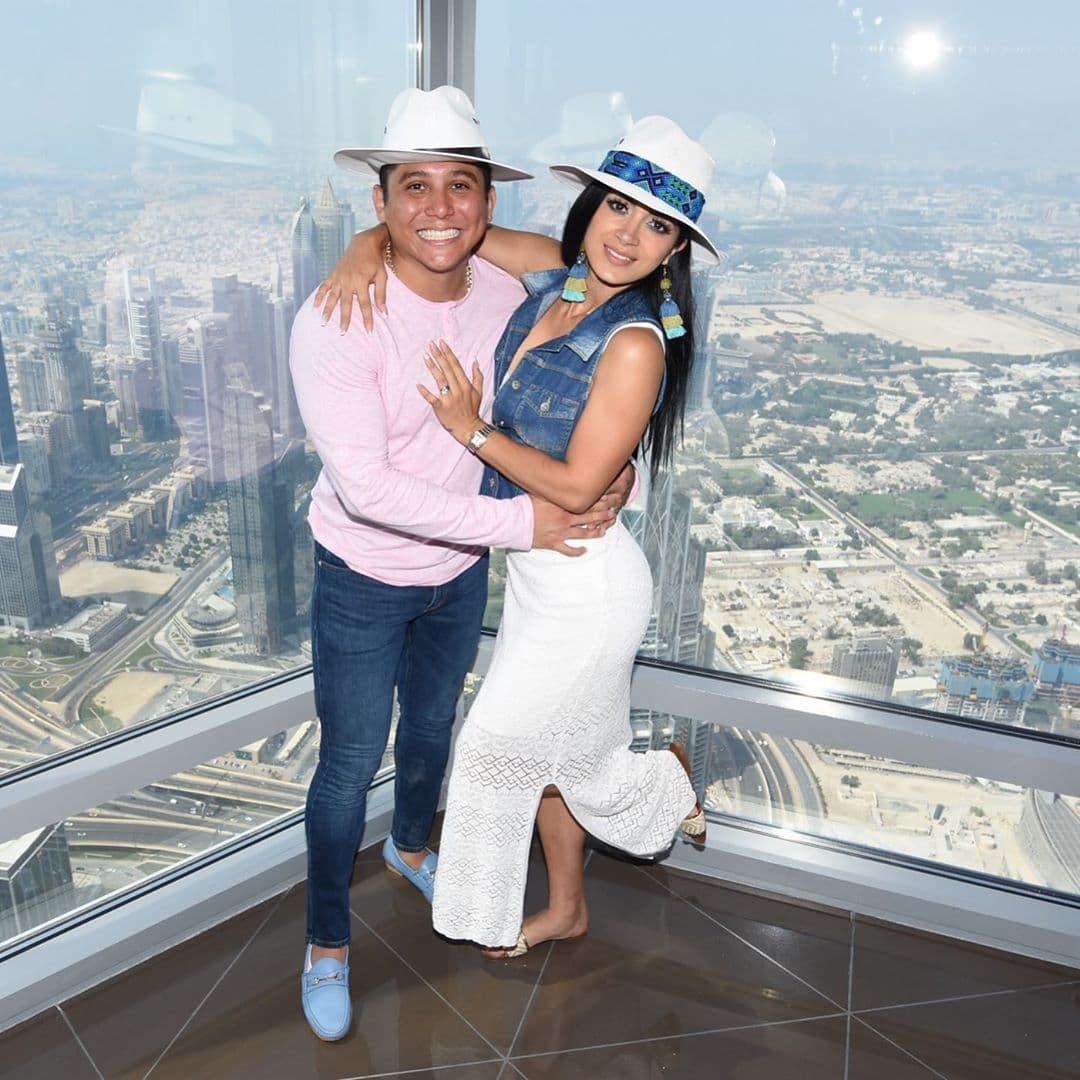 Edwin Luna y Kimberly Flores lucen su amor en el edificio más alto del mundo