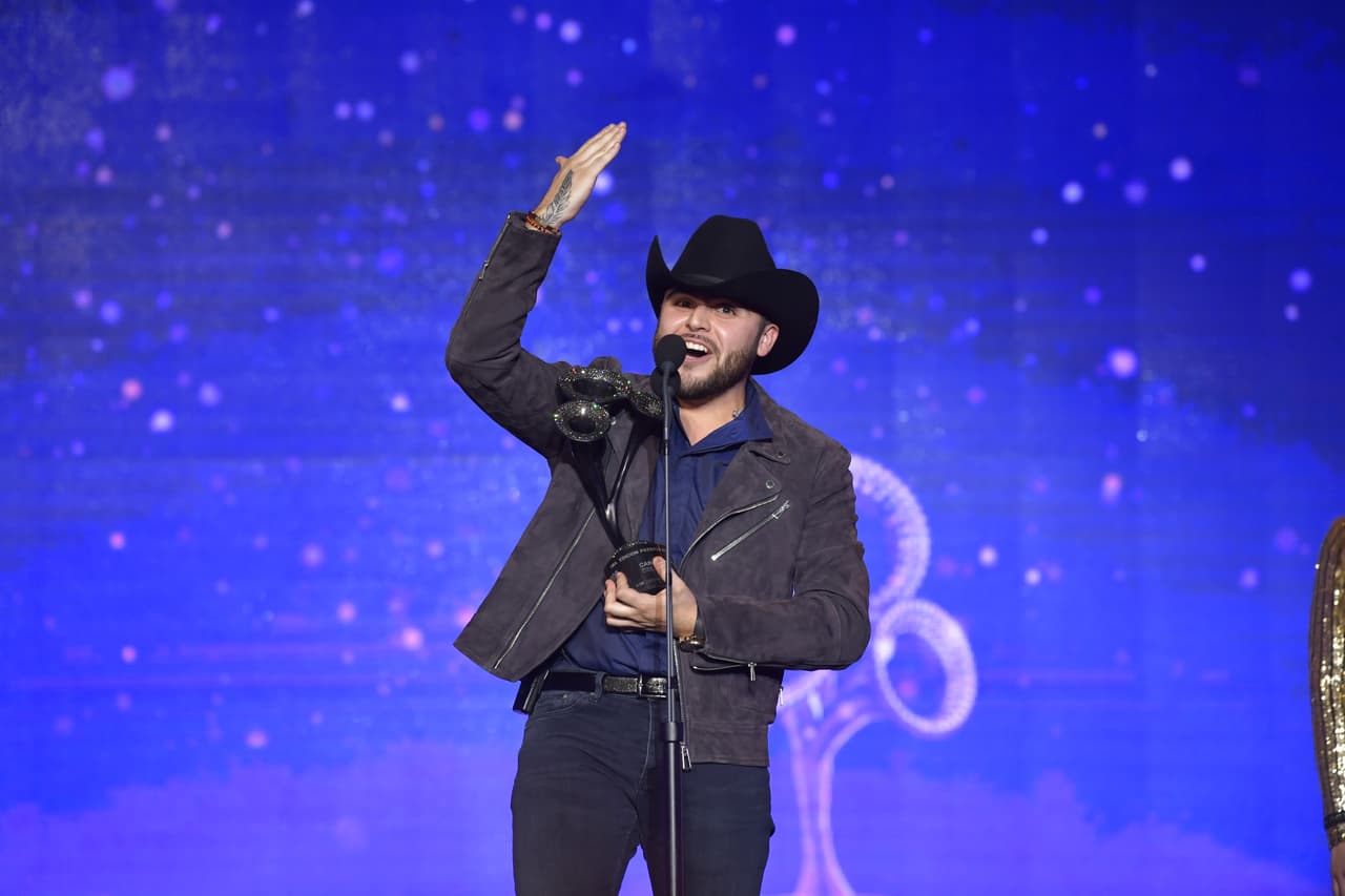 Gerardo Ortiz se llevó a casa el premio a Canción del Año por "Egoísta".