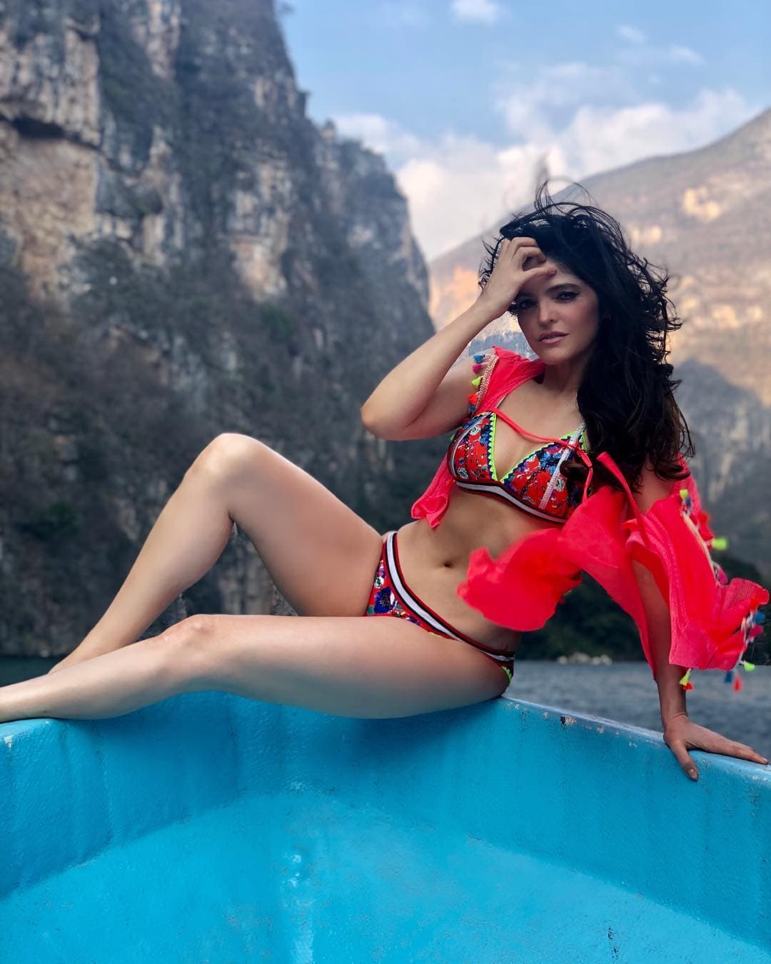 Ana Bárbara se pasea en bikini por el Cañón del Sumidero
