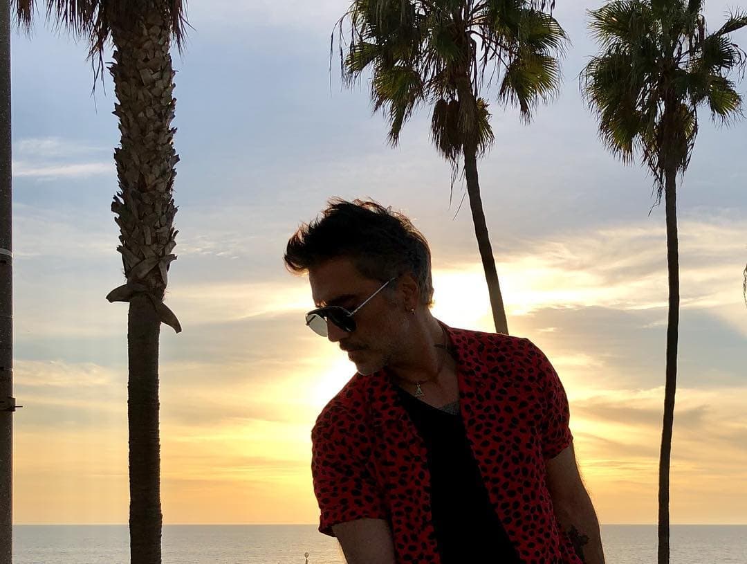 Alejandro Fernández subió esta foto en sus redes sociales, donde se ve disfrutando las vacaciones de Semana Santa.