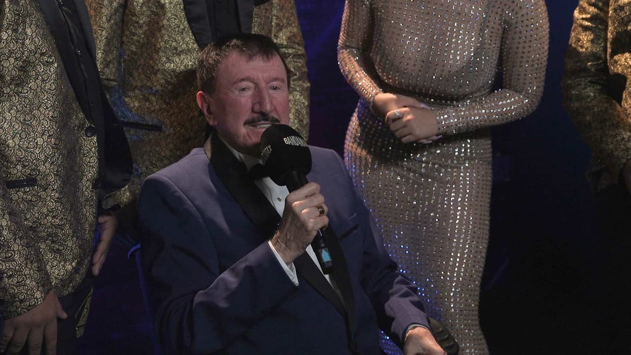 Germán Lizárraga es homenajeado en los Premios Bandamax