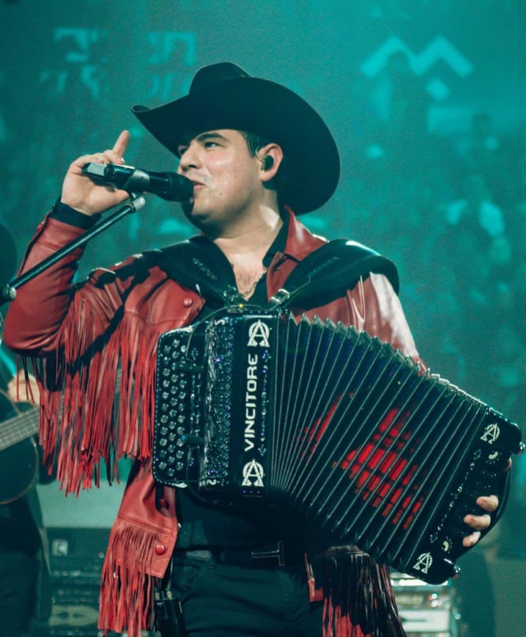 Alfredo Olivas anuncia concierto para septiembre en la Arena CDMX
