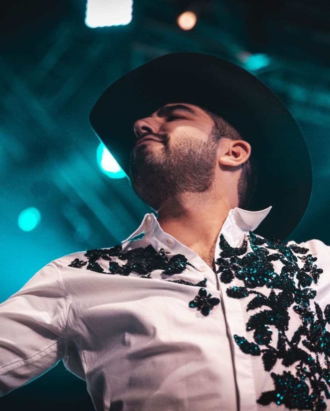 Joss Favela estrena '700 Días', sencillo de su próximo disco