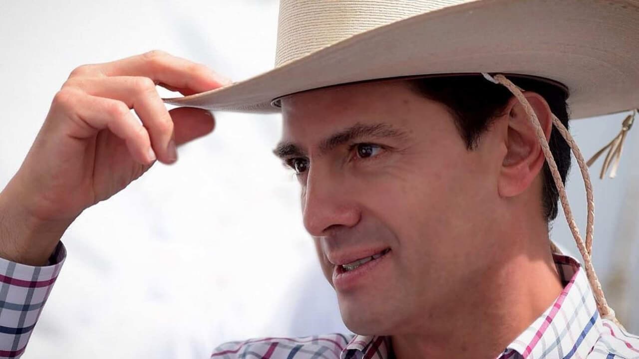 Peña baila al ritmo de Los Ángeles Azules.