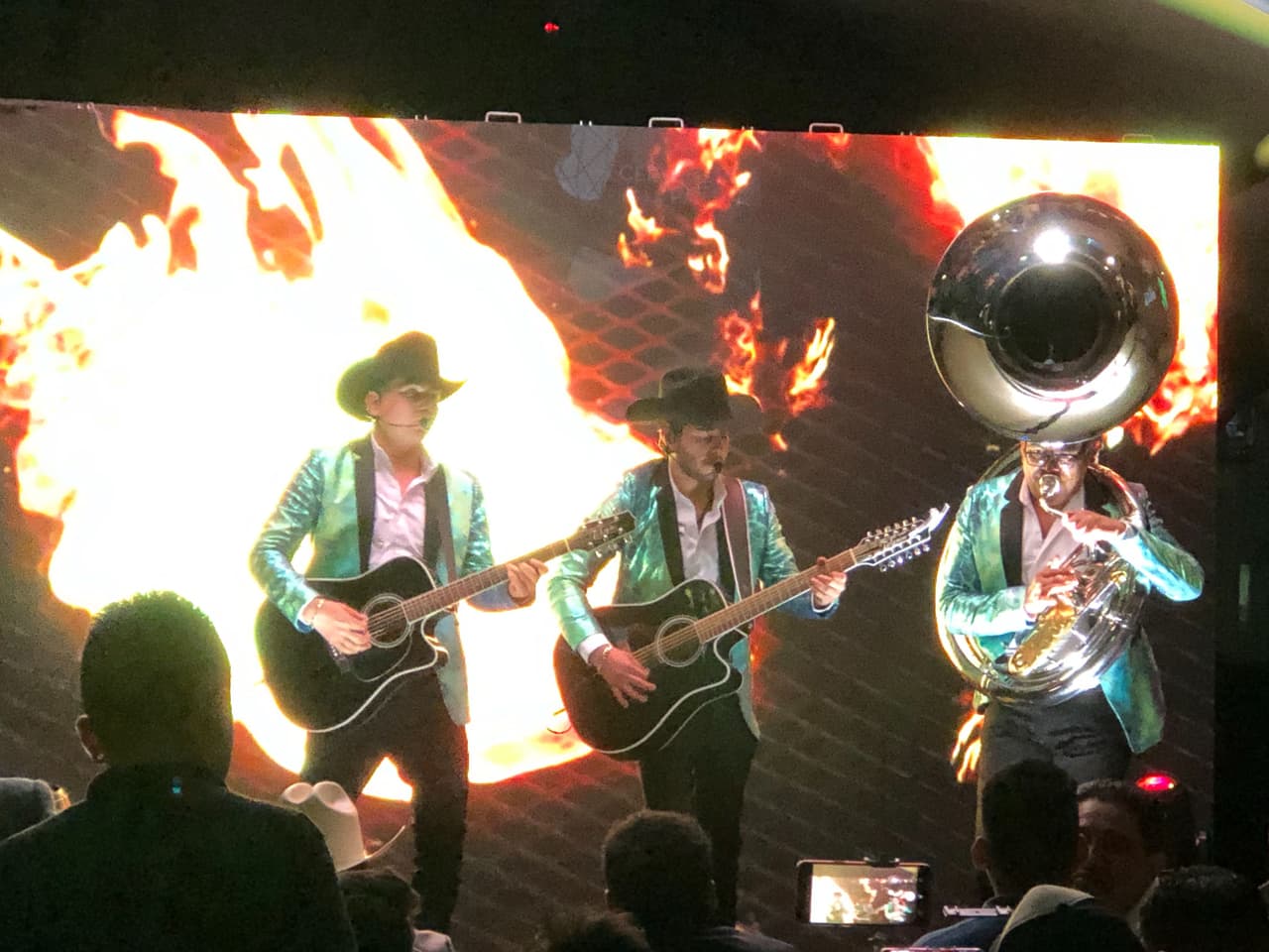 César, Johnny e Israel presumieron algunas de las canciones de su nuevo disco.