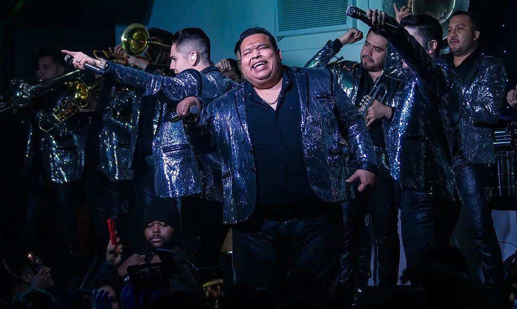 Banda Los Sebastianes inició sus presentaciones por México