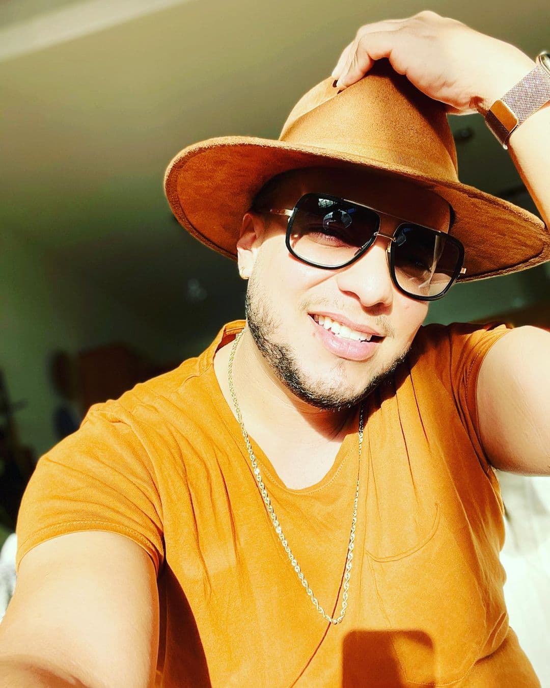Entre la atención por su relación con Chiquis, Lorenzo ha dicho que su carrera lo ha ayudado en su vida personal: "La mejor terapia: la música".