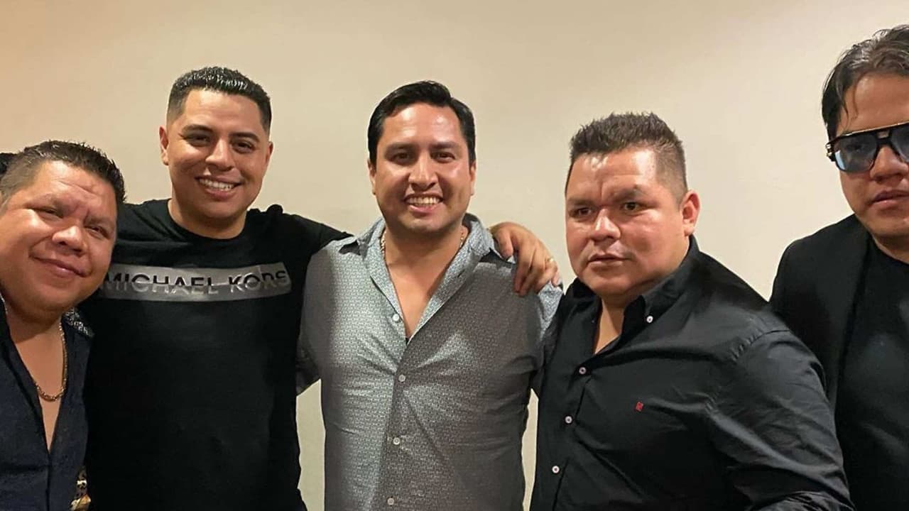 Julión Álvarez y Grupo Firme encantan con palomazo en concierto