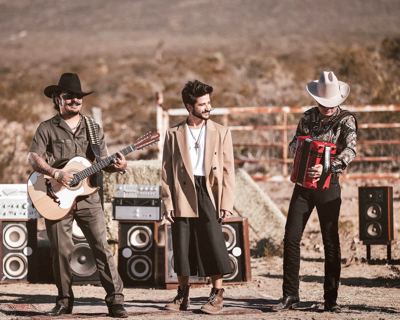 Los Dos Carnales y Camilo grabaron el video de "Tuyo y Mío" en Coahuila.