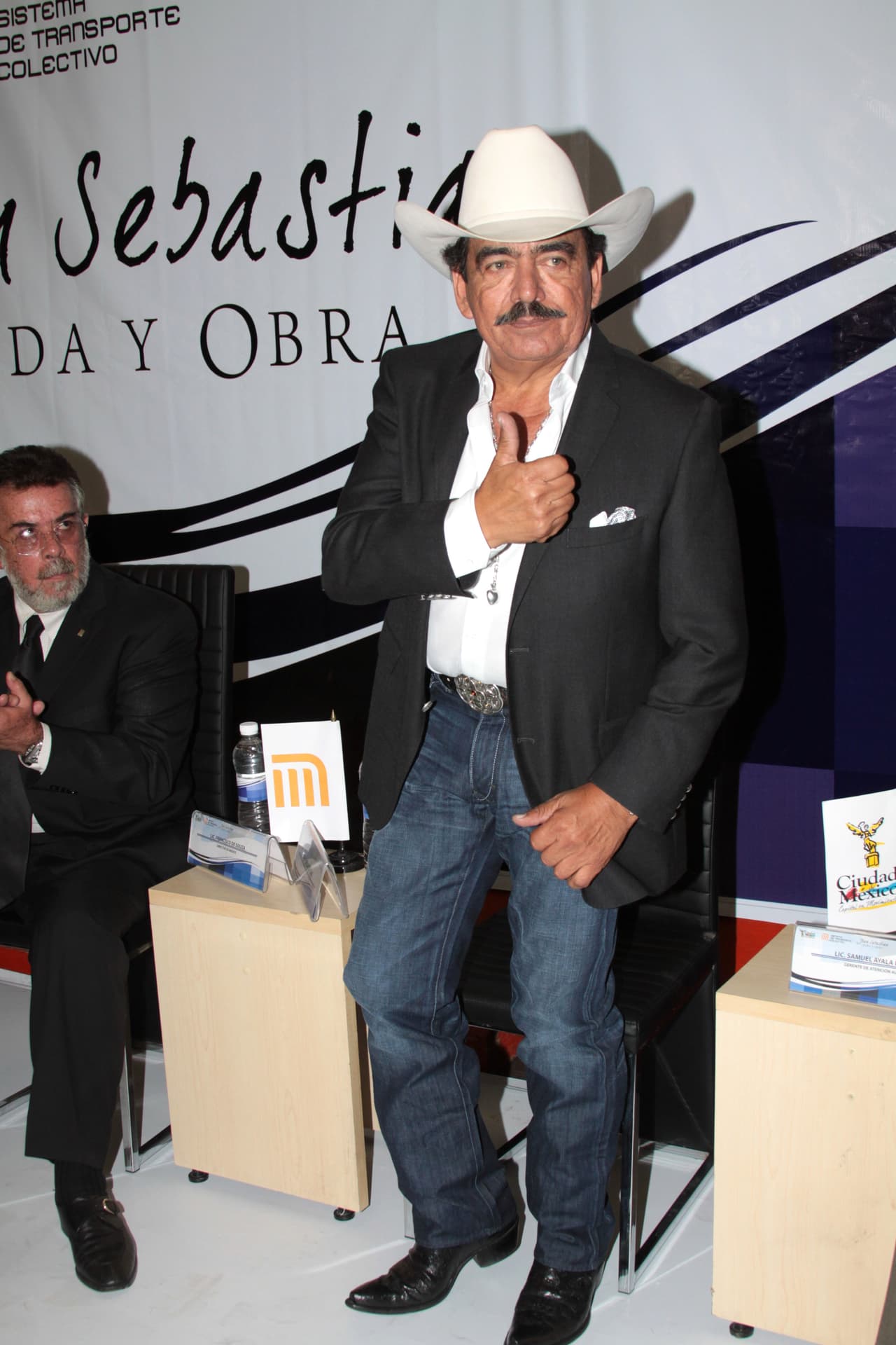 Fue uno de los representantes más importantes del regional mexicano que continuó con la tradición del show en vivo con caballos.