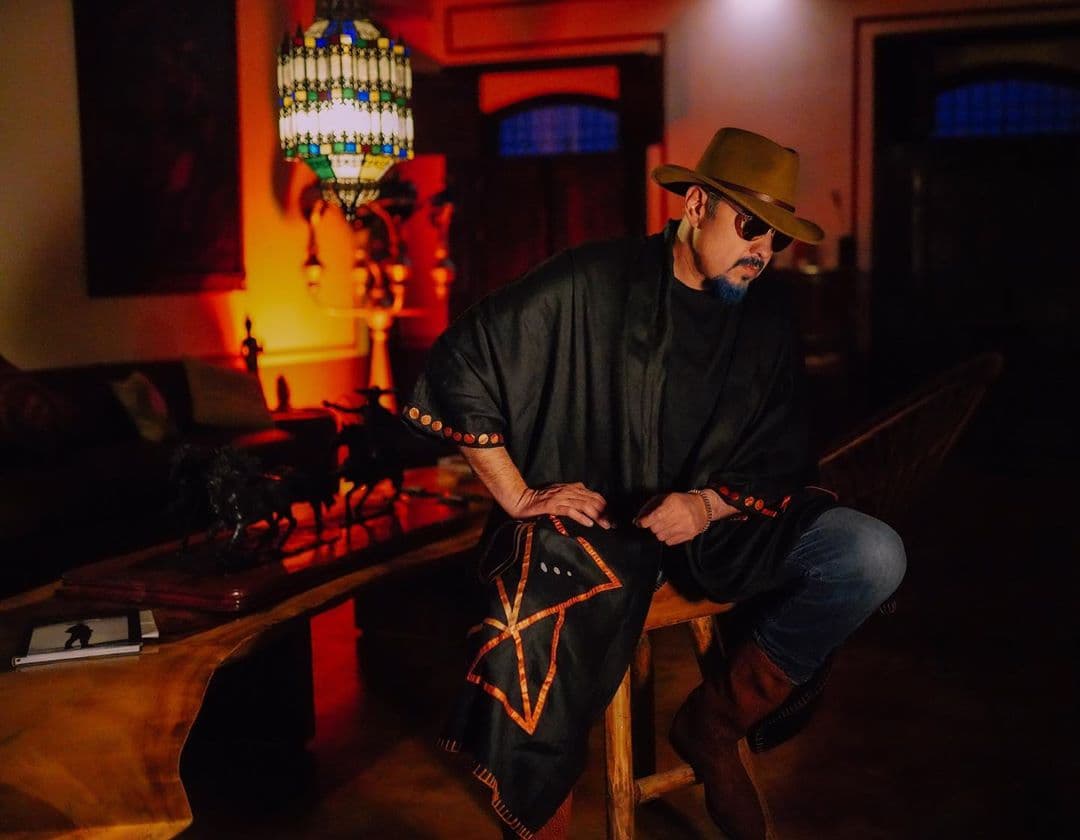 Pepe Aguilar demuestra que es todo un seguidor del rock con el lanzamiento de "Just Breathe".
