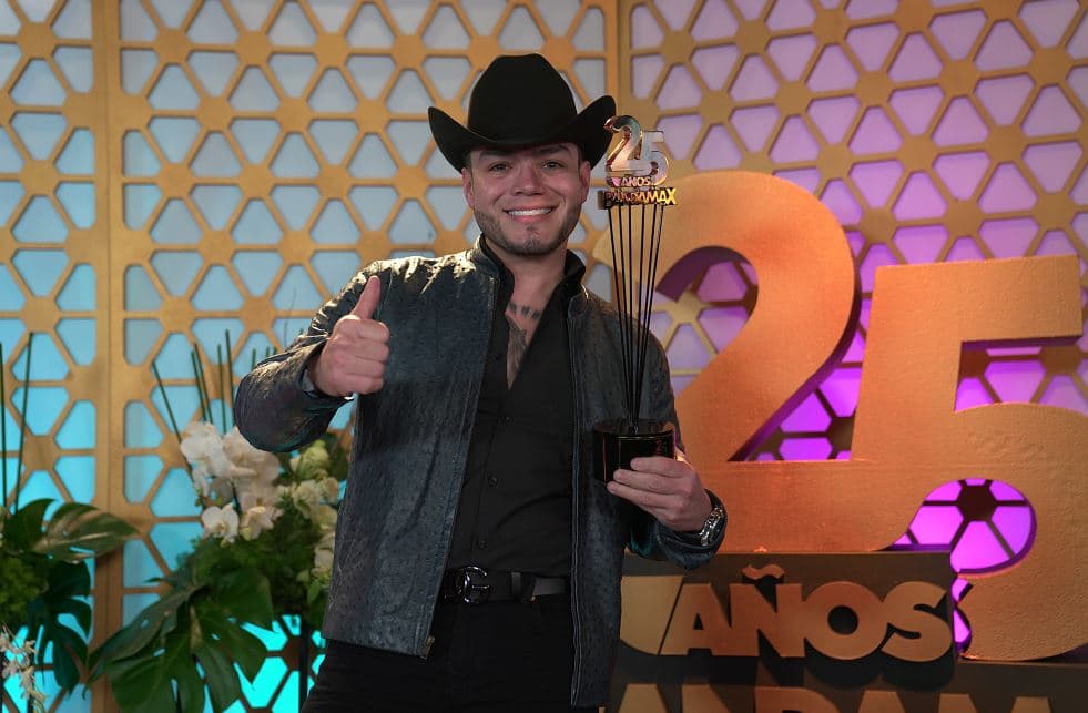 Lenin Ramírez adelantó que se presentaría en la velada con dos de los éxitos que ha hecho en su carrera junto a Grupo Firme.