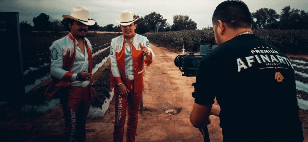 “El Envidioso”, nuevo sencillo de Los Dos Carnales, estará disponible muy pronto en plataformas musicales.