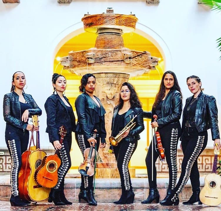 El grupo Flor De Toloache y su disco "Indestructible" cierran la categoría que aspira a llevarse el Grammy Latino a Mejor Álbum de Música Ranchera/Mariachi.