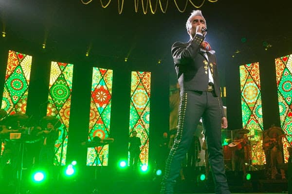 Su álbum "Hecho en México" debutó en número algunas de las principales plataformas de descarga digital, así como en ventas físicas en México, España y Latinoamérica.