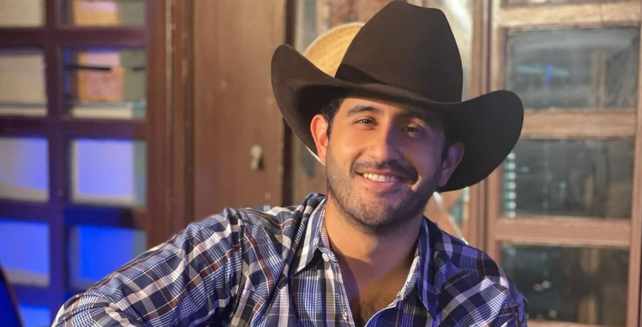 Diego Herrera muestra sus dotes en la parrilla y prepara una 'birriachera'