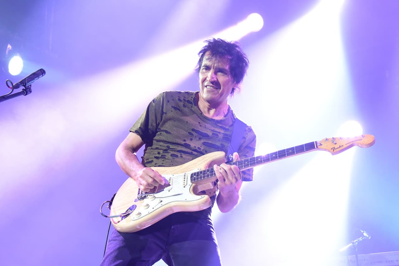 Felipe Staiti de Los Enanitos Verdes encantó con sus solos de guitarra