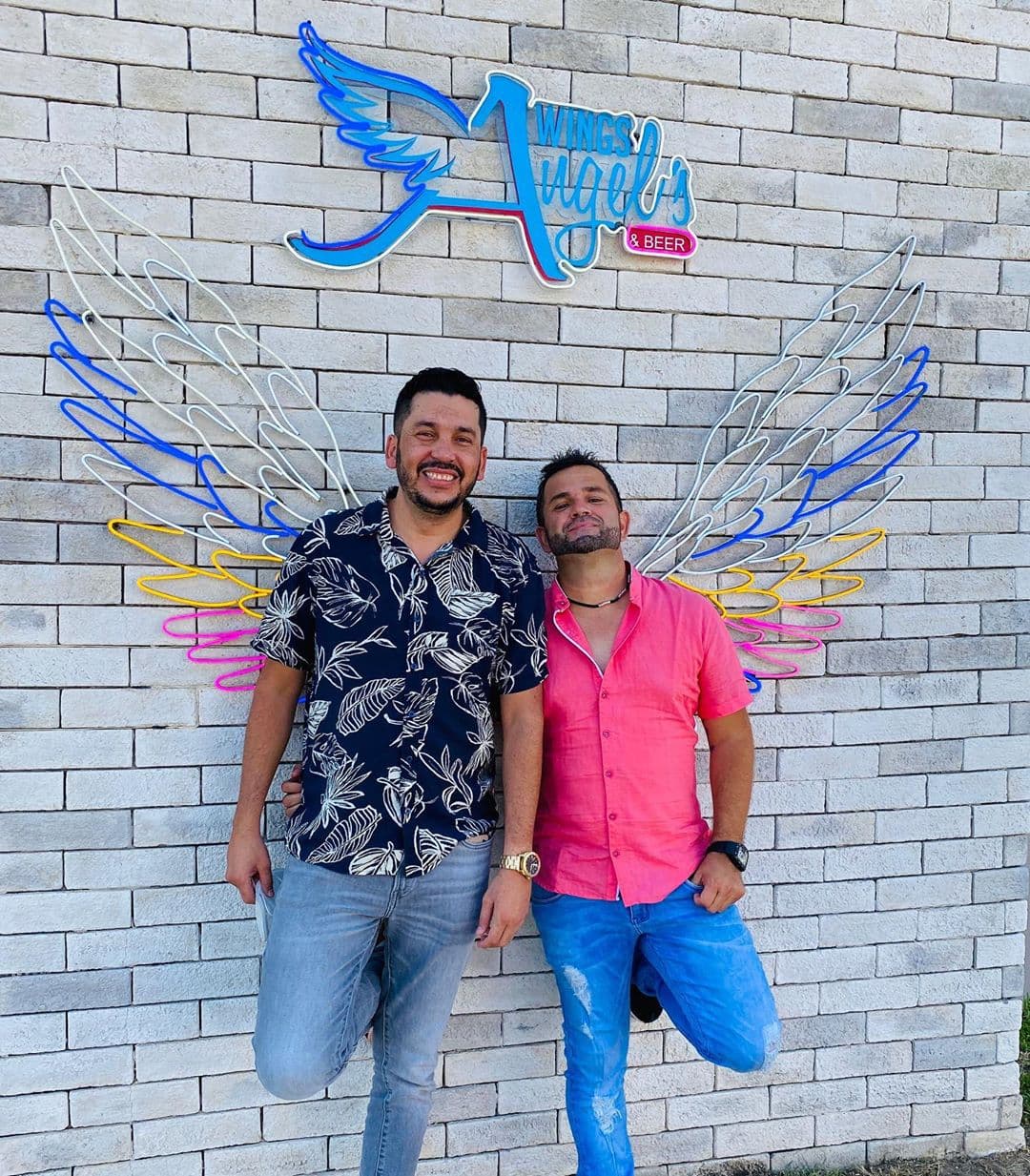 Roberto Jr. con su amigo Luis Ángel, "El Flaco".