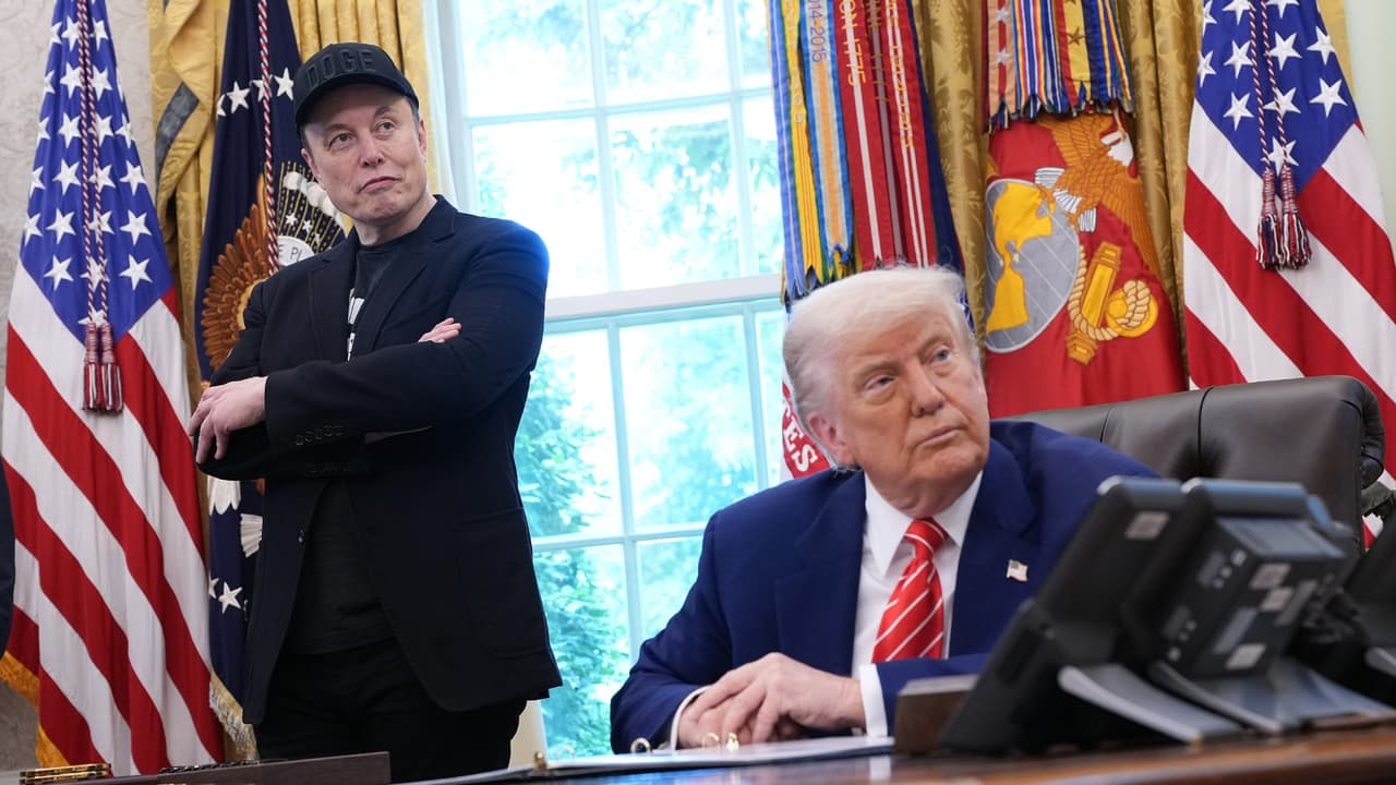 Trump dice que Musk "perdió la cabeza" y que por ahora no está interesado en hablar con él