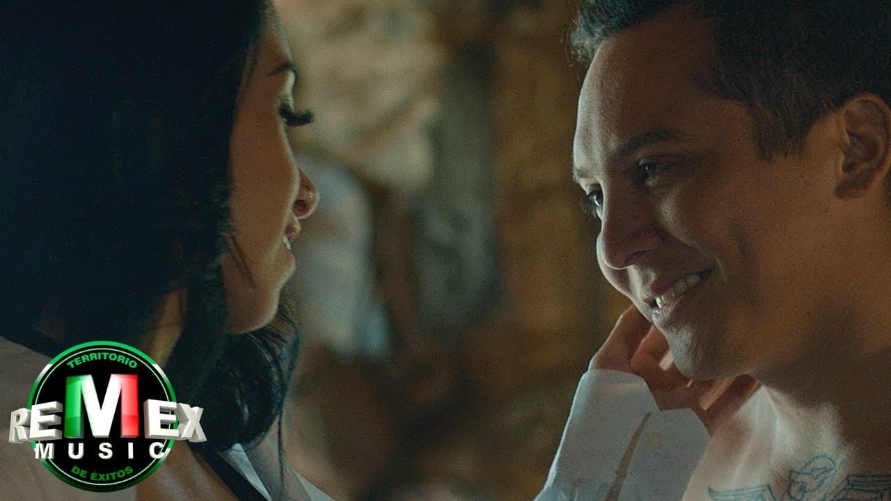 El material producido por Remex Music y Global Publicidad muestra al líder de la banda regiomontana en un triángulo amoroso donde los recuerdos toman protagonismo.