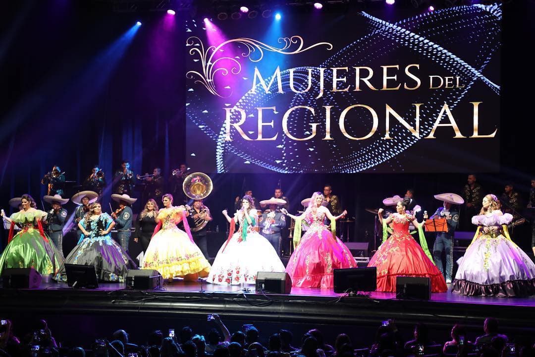 Vestuarios diseñados por Mauricio y Manuel de Maurel Boutique, además de Aquiles Figueroa, dieron el toque visual a la propuesta de las siete cantantes.