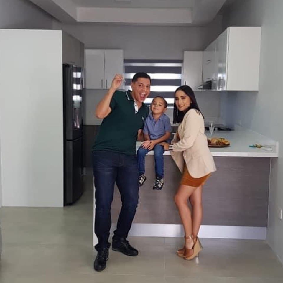 El cantante de Grupo Firme y su esposa debutaron como padres con el pequeño Eduin Gerardo.