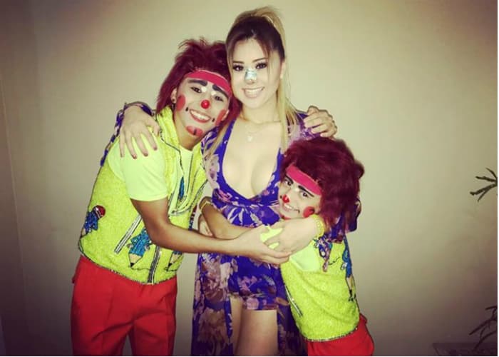 Gomita está muerta... pero no la pueden ni levantar