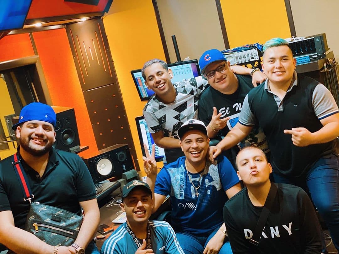 Grupo Firme está conformado por Eduin, Joaquín, Abraham, Jhonny, Fito, Christian y Dylan.