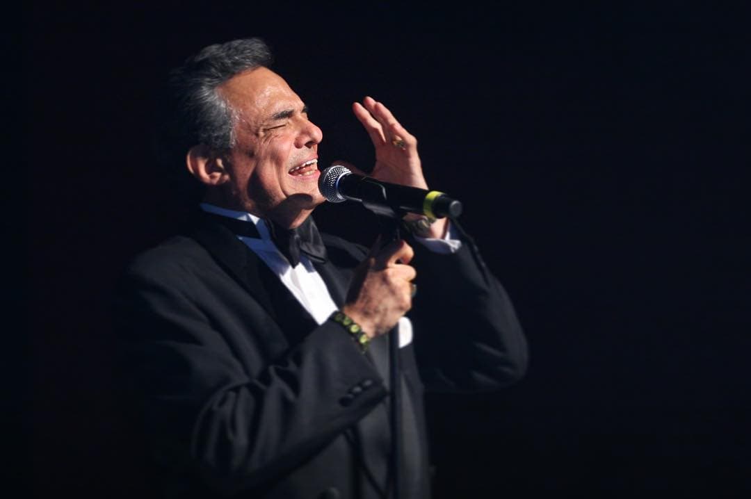 José Rómulo Sosa Ortiz, conocido como José José llegó al mundo un 17 de febrero de 1948, en la Ciudad de México. El talento musical corría por sus venas, ya que su padre era el tenor José Sosa Esquivel y su madre la concertista de piano Margarita Ortiz Pensado.