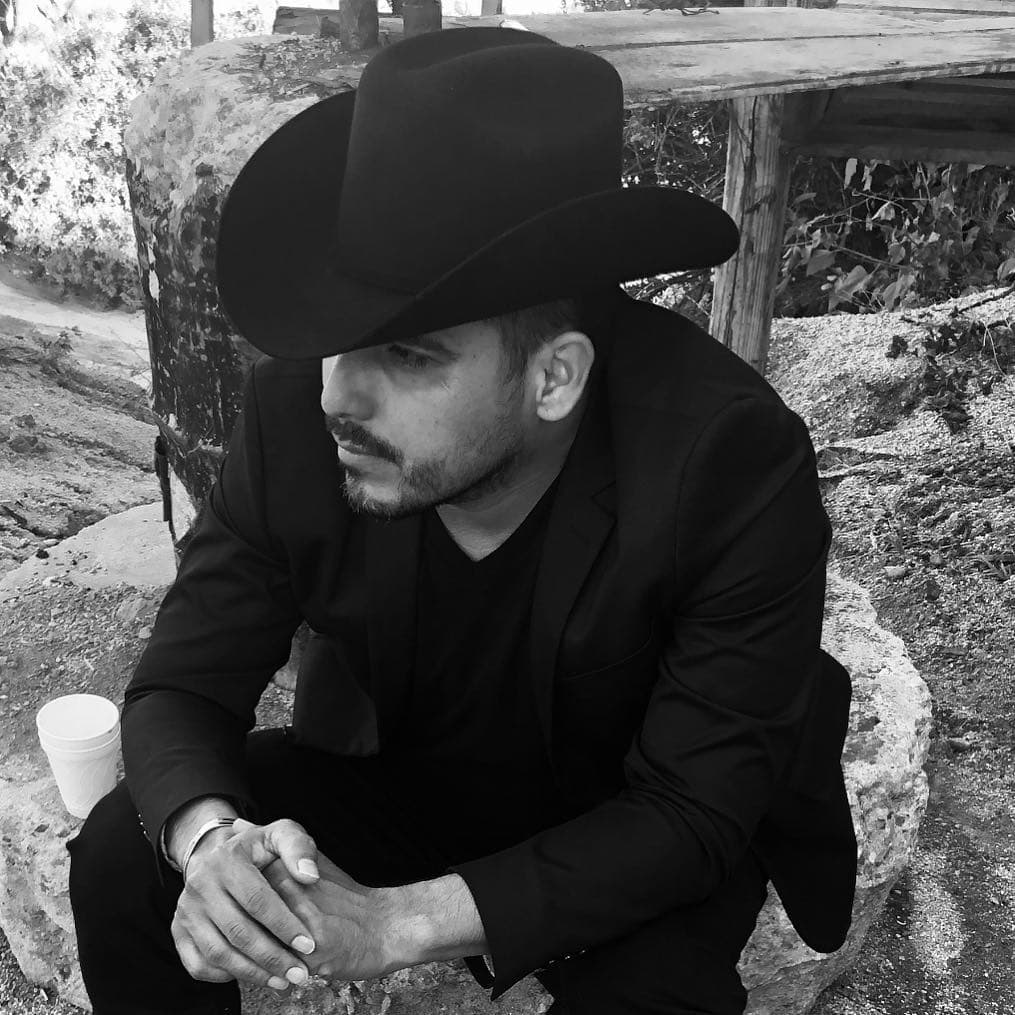 En diciembre pasado, el cantautor estrenó "Mujer", que también contiene 14 temas.