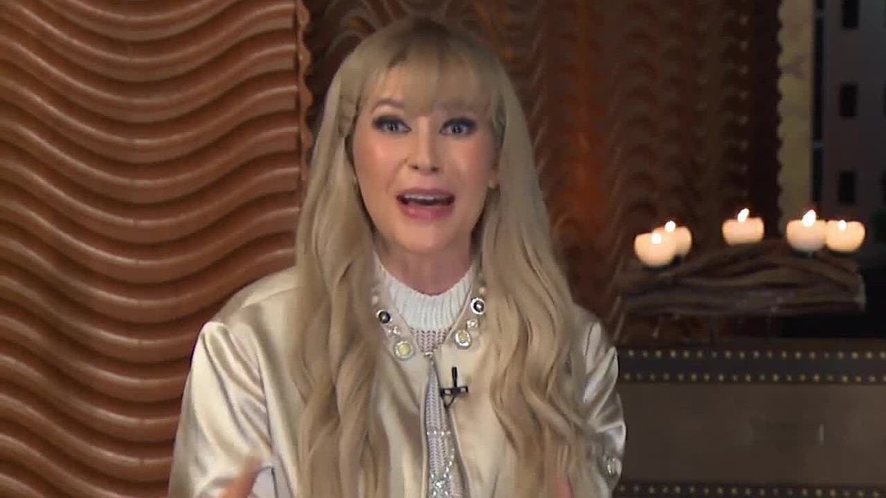 No la grites que es cantada: Ingrid Lazper trata de adivinar la canción
