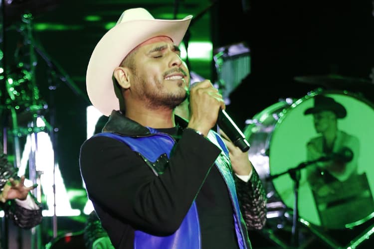'Literalmente' Espinoza Paz está de estreno