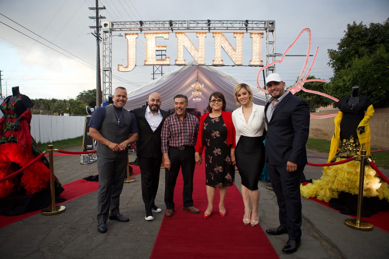 En conferencia, Rosie, Lupillo, Juan, Pedro Jr., hermanos de Jenni, así como doña Rosa y don Pedro, sus padres, compartieron que el hallazgo del tema.