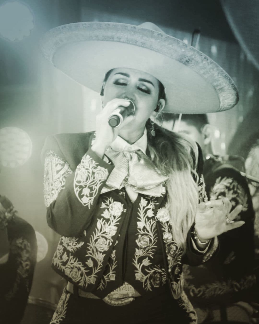 Hasta el momento, Alicia Villarreal no se ha pronunciado al respecto de la muerte de Edgar, su medio hermano por parte de su padre Víctor Villarreal.
