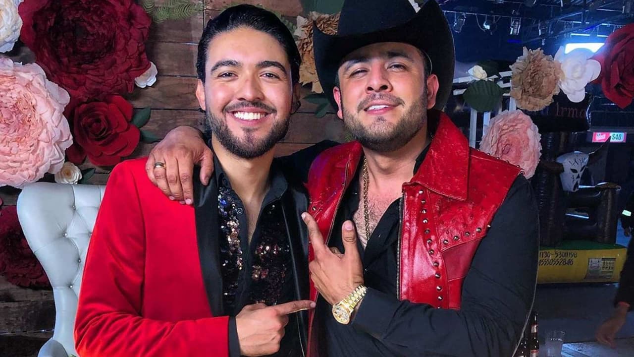 Alann Mora sorprende y comparte escenario con 'El Gallo' Elizalde