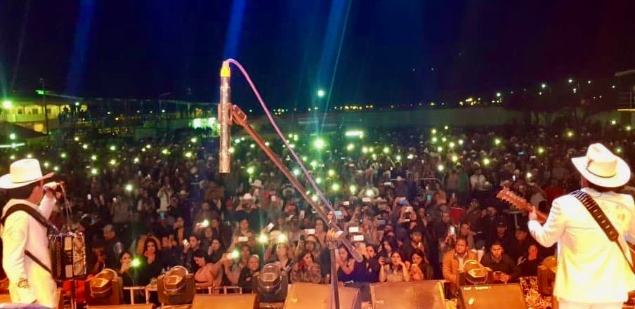Próximamente, Los Dos Carnales lanzarán un disco con El Fantasma de corridos inéditos.