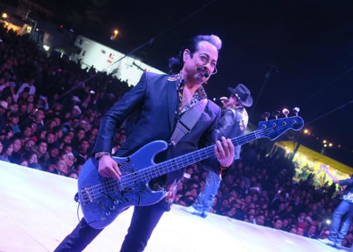 Los Tigres del Norte le cantan a Mario Almada en Ciudad Juárez